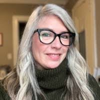 Beth Lonergan's Instagram, Twitter & Facebook