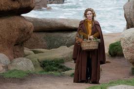 Grâce à sa finesse psychologique, à sa capacité de persuasion et à ses pouvoirs magiques. Josephine Ange Gardien Photo Mathilde Lebrequier 27 Sur 92 Allocine