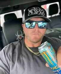 you don't have to rush bae‚ your mr right will find you 🫶🏻