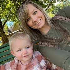 Kelsey Palmer's Instagram, Twitter & Facebook