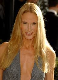 Kelli Lynch's Instagram, Twitter & Facebook