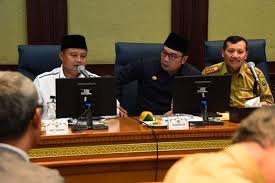 Satpol pp kota cirebon razia ribuan minuman beralkohol. 4 3 Juta Lowongan Kerja Akan Terbuka Bagi Warga Ridwan Kamil Akan Bangun Rebana Metropolitan Galajabar