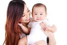 At 5 months old, your baby may be taking four to six ounces of breast milk or formula at each feeding, or perhaps even more. 5 Month Old Baby