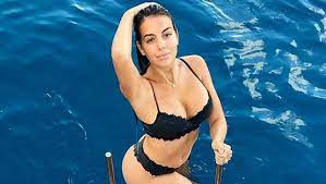 Последние твиты от georgina rodríguez (@georginajaca). Georgina Rodriguez Incendia Instagram Con Un Posado En Ropa Interior Y Sneakers