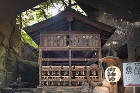 Résultat de recherche d'images pour "Zeniarai Benzaiten Shrine"