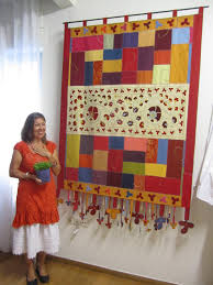 Aktuellt i Grekland: Färgstarka konstverk