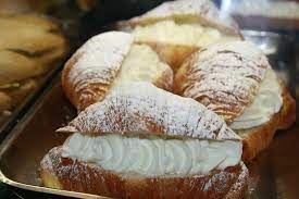 Brioche alla crema pasticcera, ricetta facile, brioche morbide ripiene, dolci da colazione, merenda, sofficissime, ricette congelabili. Brioche Alla Panna Picture Of Pasticceria Statuto Florence Tripadvisor