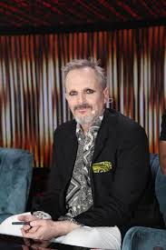 Miguel bosé publicó en redes sociales fotografías inéditas con sus hijos en un barco, junto al mensaje tiempo de amores, de familia. Miguel Bose Habla Por Primera Vez De Sus Hijos Y Gracias A Mateo Ahora Sabemos Cual Es Su Juego Favorito Realities Pequenos Gigantes Univision