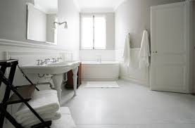 Toutefois, ce matériau noble, robuste et très résistant, coûte aussi plus cher. Petit Budget 10 Astuces Pour Relooker Sa Salle De Bains
