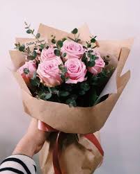 Nw 1776 artificial flower artificial rose, 25 artificial flower heads, foam rose with stem, suitable for diy, wedding, party, birthday decoration (red) 4.7 out of 5 stars 28 1 offer from $15.99 Pin Ot Polzovatelya Nozhano Ir Na Doske Flower Bouquet Packaging Ideas Cvetochnye Kompozicii Floristy Cvetochnyj