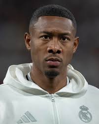 🚨 𝐁𝐑𝐄𝐀𝐊𝐈𝐍𝐆: New problem for David Alaba! He will be out for  another month due to a muscle injury! ⚪️‼️