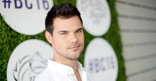 22.06.2015 · taylor lautner looks like a different person,. Did Taylor Lautner Get A Nose Job To Compete With Robert Pattinson