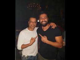 Garena free fire has more than 450 million registered users which makes it one of the most popular mobile battle royale games. Sanjay Dutt Friend Paresh Ghelani Poses With Kamli Vicky Kaushal After Sanju Success Filmibeat