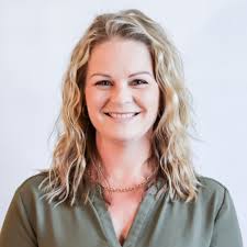 Kerry Madden's Instagram, Twitter & Facebook