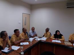Persatuan menjadi orang tengah bagi menyuarakan permasalahan kontraktor kepada kerajaan. Mesyuar Persatuan Kontraktor Melayu Malaysia Negeri Johor Facebook