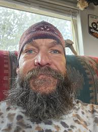 What does you're board look like i ride mine.