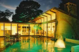 This spacious villa is situated in tremelo (be), on a large terrain surrounded by pines. Mid Century Modern Ranch Style House Landscaping Ideas Houzz