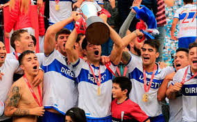 Universidad catolica, tricampeon del futbol chileno, recibe en san carlos de apoquindo a u. Universidad Catolica Se Corona Tricampeon Del Futbol Chileno