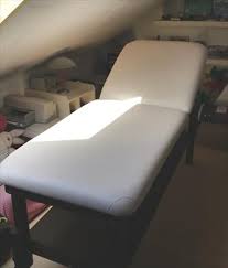L'achat d'une table de massage occasion ou chaise de massage occasion peut être intéressant pour un particulier ou un masseur occasionnel. Tables De Massage Tables De Soins Occasions Et Destockage En France Belgique Pays Bas Luxembourg Suisse Espagne Italie Maroc Algerie Tunisie