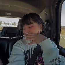 I feel like- I may be alone in this, but I am so close to pulling my old  iPhone 10 out for videos again. I don't know if you know this, but