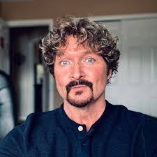 Brian Stinar's Instagram, Twitter & Facebook