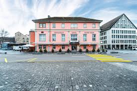 Die route ist anspruchsvoll, bietet aber mit geschickten etappierungen genussreiche abschnitte auch für ungeübte skater. Hotel Rotes Haus Hotel Restaurant Rotes Haus Hauptstrasse 7 Ch 5200 Brugg