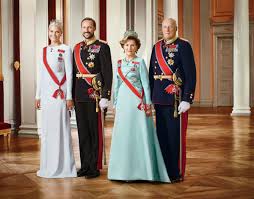 Juli fyller dronning sonja 81 år. Det Norske Kongehuset Store Norske Leksikon