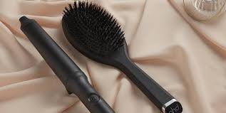 4.5 out of 5 stars 1,083. The Ghd Glide Hot Brush Is Back And In The Black Friday Sale