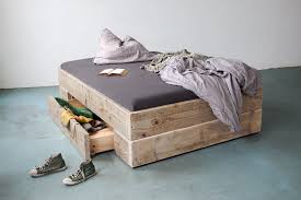 Big Upcycle Berlin Bett Mit Bettkasten Diy Paletten Bett Mit Schubladen