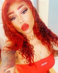 Roxanne Snow's Instagram, Twitter & Facebook