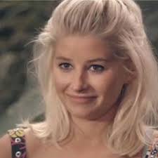 Half Up Short Hair Blonde Hair Inspiration Cool Hairstyles Short Hair Styles