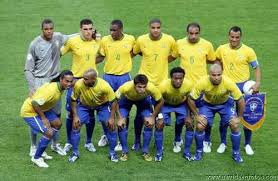 Esta noche la selección peruana recibirá a su similar de brasil, una de las mejores del mundo, en el 13 de octubre del 2004, por las eliminatorias rumbo al mundial alemania 2006, brasil enfrentaba a. Grupo Detras Asociar Futbol Brasileno Colonia Colina Vandalir