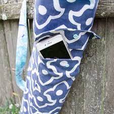 It has a pocket deep enough for cell phones, and a comfortable strap that slings across the back or shoulder. 13 Free Yoga Mat Bag Sewing Patterns