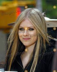Cd audio (p) &© 2004 edizioni donegani s.r.l. Photos And Pictures Avril Lavigne Performing On Today Show New York May 21 2004