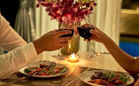 Die schönheit der romantik ist eng an das abenteuer gebunden. Das Premium Candle Light Dinner Zu Hause Vineria