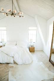 What A Top Interior Designer Learned Through Her Hgtv Show Home Decor Bedroom Small Bedroom Decor All White Room