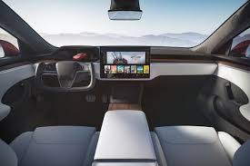 Video Tesla Model S Plaid Owner Enjoys Yoke Steering Adapts Quickly