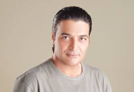 وانده بصوت مبحوح على حلم كان مسموح. Ø²Ø­Ù…Ø© Ø§Ù„Ø£ÙŠØ§Ù… Ùˆ ÙˆØ­ÙŠØ§Ø© Ø§Ù„Ù„ÙŠ Ø¨ÙŠÙ†Ø§ ØªØ¹ÙŠØ¯ Ù…Ø·Ø±Ø¨ÙŠ Ø§Ù„ØªØ³Ø¹ÙŠÙ†Ø§Øª ÙÙŠ Ø¹ÙŠØ¯ Ø§Ù„Ø£Ø¶Ø­Ù‰ Ø¬Ø±ÙŠØ¯Ø© Ø§Ù„Ù…Ø§Ù„