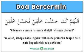 Terdapat doa yang sangat terkenal untuk kita amalkan ketika berada di depan cermin hanya saja tidak dijumpai keterangan bahwa beliau membaca doa itu ketika melihat cermin. Doa Bercermin Bacaan Arab Latin Arti Dan Maknanya Lengkap