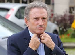 Mar 28, 2021 · une enquête du magazine capital en 2018 révèle le salaire de michel drucker : Michel Drucker Son Salaire Mensuel Et L Incroyable Chiffre D Affaires De Sa Societe Devoiles
