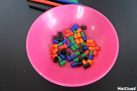 ストロービーズ 変形させて楽しむおもしろ実験 製作遊び 保育や子育てが広がる 遊び と 学び のプラットフォーム ほいくる ストロー ビーズ 手作りおもちゃ