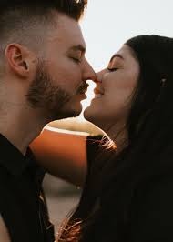 What is the appropriate pricing for a 1-hour family photo session with  40-50 edited images?