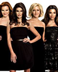 Following her suicide, mary alice young keeps tabs on friends and family she left behind on bucolic suburban wisteria lane. Desperate Housewives Dan Castellaneta Homer Als Bruchpilot Gala De