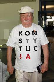 W skład materii konstytucyjnej mogą wchodzić różne zagadnienia. Wybory 2020 Lech Walesa Zaglosowal W Koszulce Konstytucja