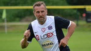 Karel poborský ⭐ výpis firem z obchodního rejstříku, ičo firmy, adresa sídla firmy, pozice ve firmě, související firmy, vztahy ve firmách. Poborsky Prekonava Zakernou Nemoc Musel Razantne Zmenit Vizaz Sport Cz