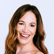 Stephanie Carden's Instagram, Twitter & Facebook