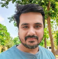 Delynn Davis's Instagram, Twitter & Facebook