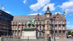 It belongs to central city district 1. Dusseldorf Altstadt Und Altbier Tour Hirschfeld De