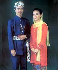 Itu dia pakaian adat betawi yang perlu kamu tahu. Pakaian Adat Betawi