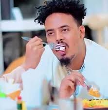 Gar-yaqaan Dayax Ali...